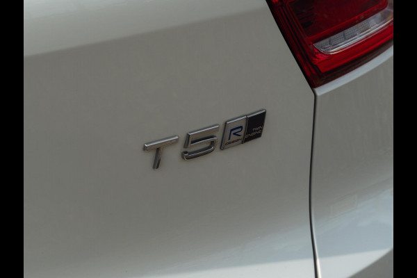 Volvo XC40 1.5 T5 Twin Engine R-Design Panorama