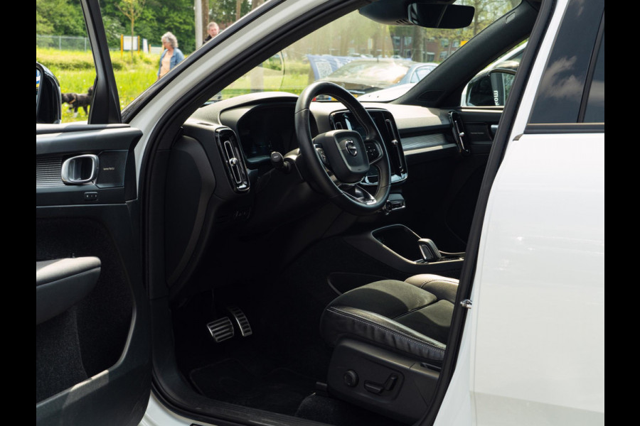 Volvo XC40 1.5 T5 Twin Engine R-Design Panorama