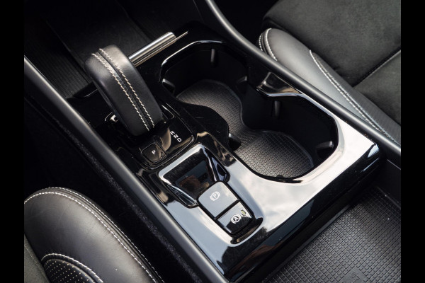 Volvo XC40 1.5 T5 Twin Engine R-Design Panorama