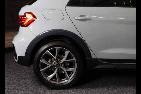 Audi A1 CITYCARVER 30 TFSI S Line / AUT / Cc / Lane Assist / Camera / Navi / Digital Cockpit / Matrix / Pdc / 18 Inch