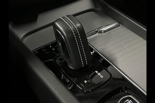 Volvo XC60 2.0 T6 Plug-in hybrid AWD Plus Dark Trekhaak | Adapt. cruise | Open dak | Stuur-/stoelverwarming | Memory | Harman/Kardon | Carplay
