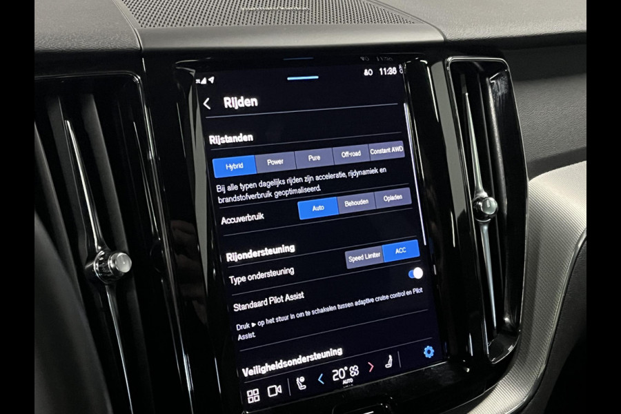 Volvo XC60 2.0 T6 Plug-in hybrid AWD Plus Dark Trekhaak | Adapt. cruise | Open dak | Stuur-/stoelverwarming | Memory | Harman/Kardon | Carplay