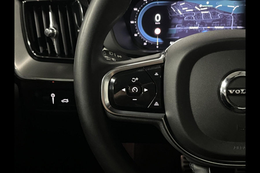Volvo XC60 2.0 T6 Plug-in hybrid AWD Plus Dark Trekhaak | Adapt. cruise | Open dak | Stuur-/stoelverwarming | Memory | Harman/Kardon | Carplay