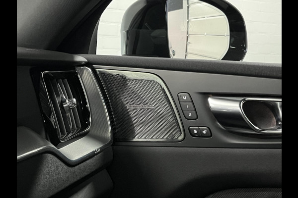 Volvo XC60 2.0 T6 Plug-in hybrid AWD Plus Dark Trekhaak | Adapt. cruise | Open dak | Stuur-/stoelverwarming | Memory | Harman/Kardon | Carplay