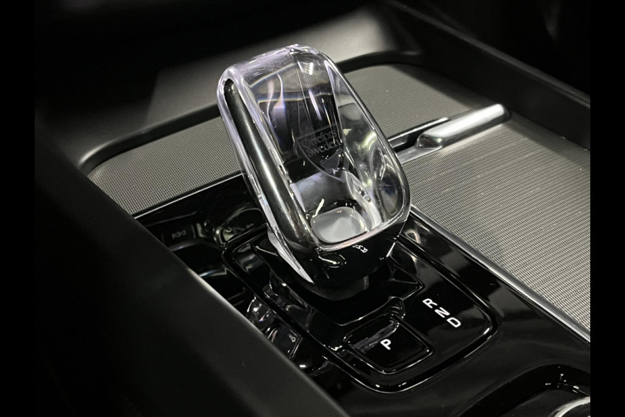 Volvo XC60 2.0 T6 Plug-in hybrid AWD Plus Dark Long Range | Open dak |  Adapt. cruise | Stuur-/stoelverwarming | Harman/Kardon | Memory | Carplay