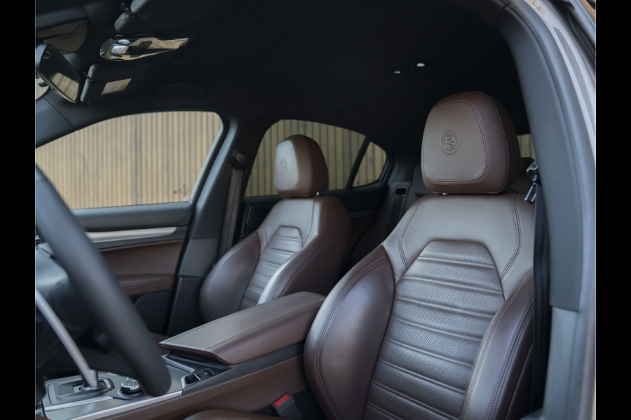 Alfa Romeo Stelvio 2.0 T AWD Super | Veloce stoelen | NL-auto | Camera | Trekhaak