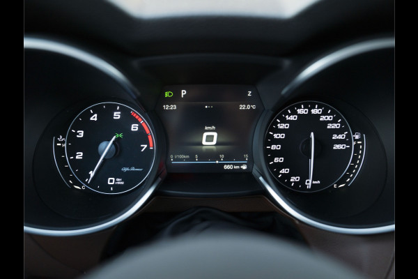 Alfa Romeo Stelvio 2.0 T AWD Super | Veloce stoelen | NL-auto | Camera | Trekhaak