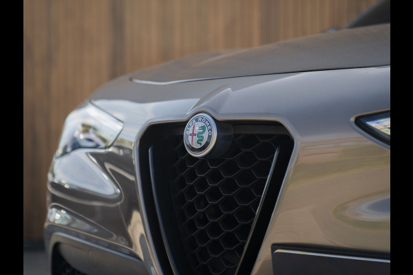 Alfa Romeo Stelvio 2.0 T AWD Super | Veloce stoelen | NL-auto | Camera | Trekhaak
