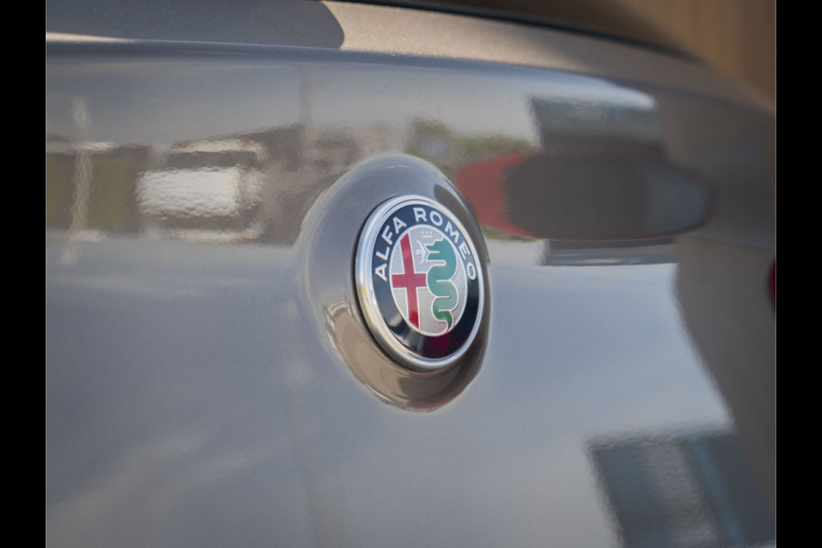 Alfa Romeo Stelvio 2.0 T AWD Super | Veloce stoelen | NL-auto | Camera | Trekhaak