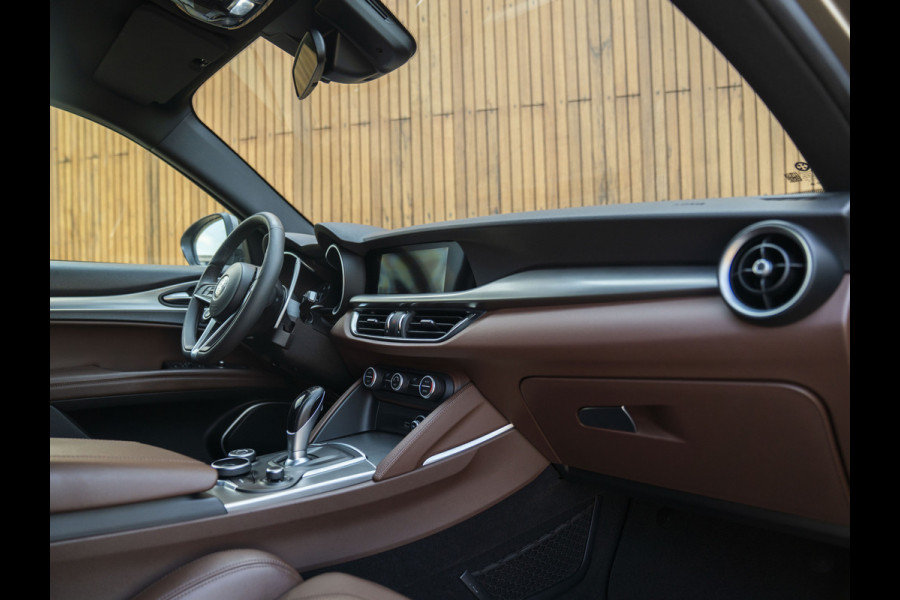 Alfa Romeo Stelvio 2.0 T AWD Super | Veloce stoelen | NL-auto | Camera | Trekhaak