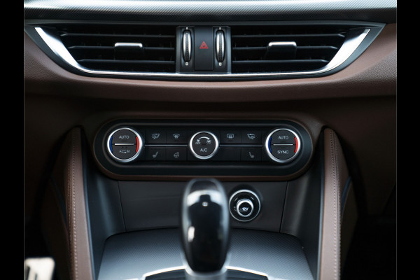 Alfa Romeo Stelvio 2.0 T AWD Super | Veloce stoelen | NL-auto | Camera | Trekhaak
