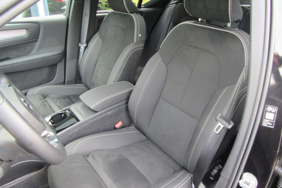 Volvo EX40 Single Motor Extended Range Plus Black Ed. 82 kWh