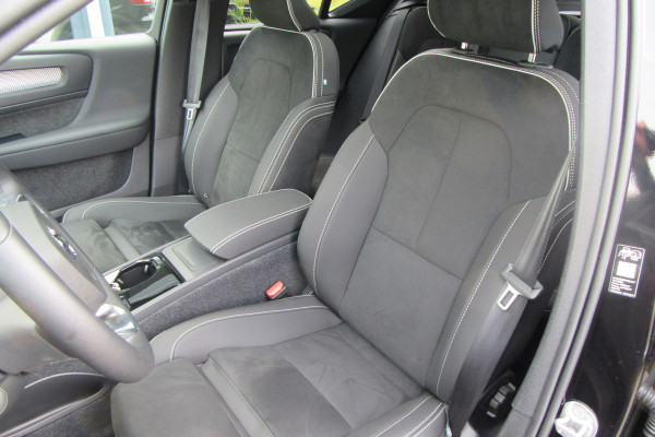 Volvo EX40 Single Motor Extended Range Plus Black Ed. 82 kWh