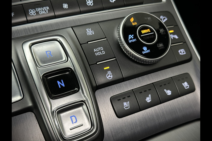Hyundai Santa Fe 1.6 T-GDI PHEV Premium Plus Sky | Panorama | 360 Camera | ACC | 100% SOH | Krell-Sound | Head-Up | Stoelventilatie | Leder | Memory | Keyless-Entry | Stoelverwarming V+A | Stuurwielverwarming | Alcantara Hemel | Dodehoek | Lane Assist | Full-LED | 19 inch | Carplay | Zonwering | Getint Glas |