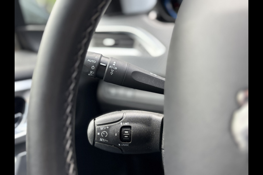 Peugeot 2008 1.2 PureTech Allure 130pk EAT6 !!! Verkocht !!! | Unieke KM-stand | Grip Control | Apple Carplay | Achteruitrijcamera | PDC A