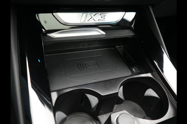 BMW iX3 M Sport High Executive 80 kWh 286pk Dealer O.H | Panodak | Adaptive Cruise | 360 Camera | Head Up | Harman / Kardon | Lederen Sportstoelen Memory & Verwarmd | Blis | Keyless | Pilot Assist | Apple Carplay | Navigatie | Virtual | DAB | 20"L.M |