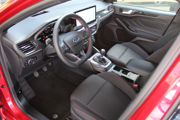 Ford FOCUS Wagon 1.0 EcoBoost Hybrid ST Line X | Head-Up | Adaptieve cruise | Trekhaak | Winterpack