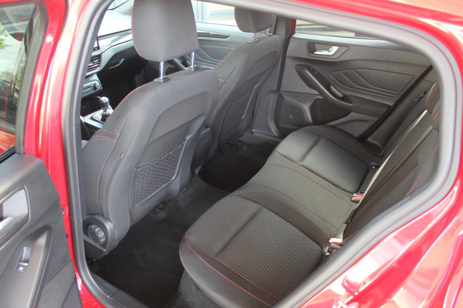 Ford FOCUS Wagon 1.0 EcoBoost Hybrid ST Line X | Head-Up | Adaptieve cruise | Trekhaak | Winterpack