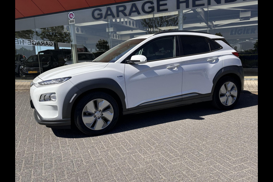 Hyundai Kona EV Fashion 64 kWh | SOH: 96,7% | Lage kmstand | 3 Fase | Warmtepomp | Blindspot |