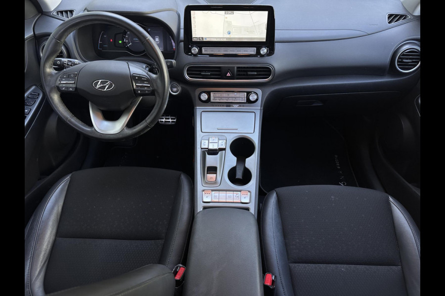 Hyundai Kona EV Fashion 64 kWh | SOH: 96,7% | Lage kmstand | 3 Fase | Warmtepomp | Blindspot |