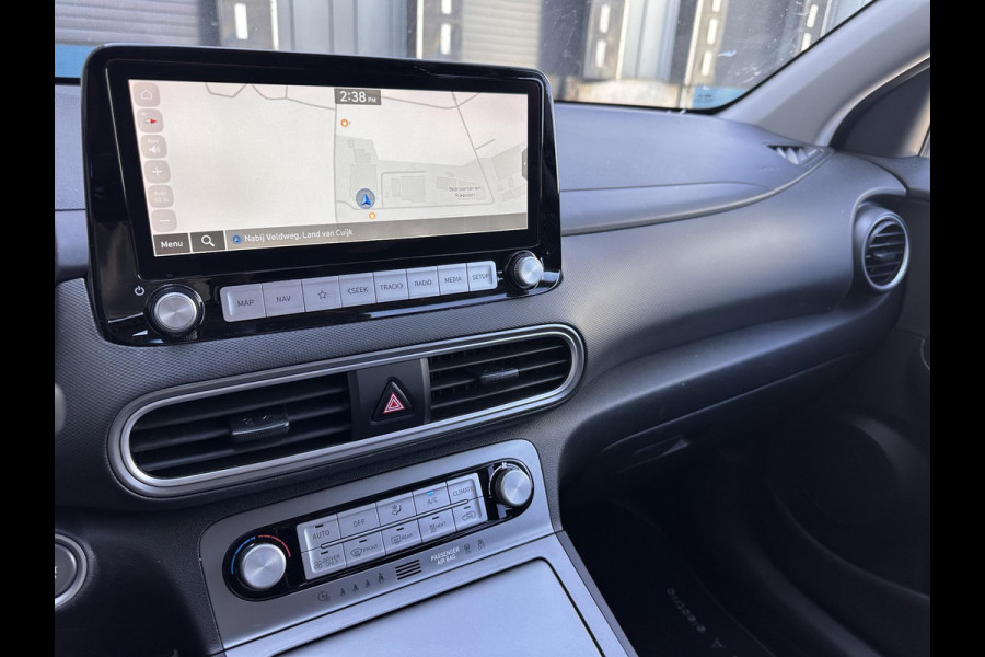 Hyundai Kona EV Fashion 64 kWh | SOH: 96,7% | Lage kmstand | 3 Fase | Warmtepomp | Blindspot |