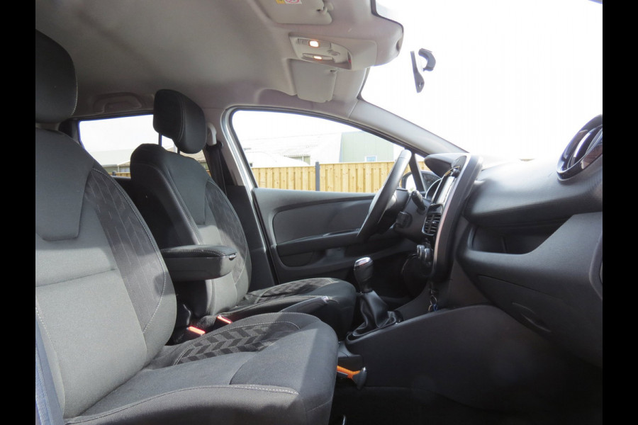 Renault Clio Estate 0.9 TCe Limited | DEALER ONDERHOUDEN | NAVI | CRUISE CONTROL | PARKEERSENSORS | DAB |