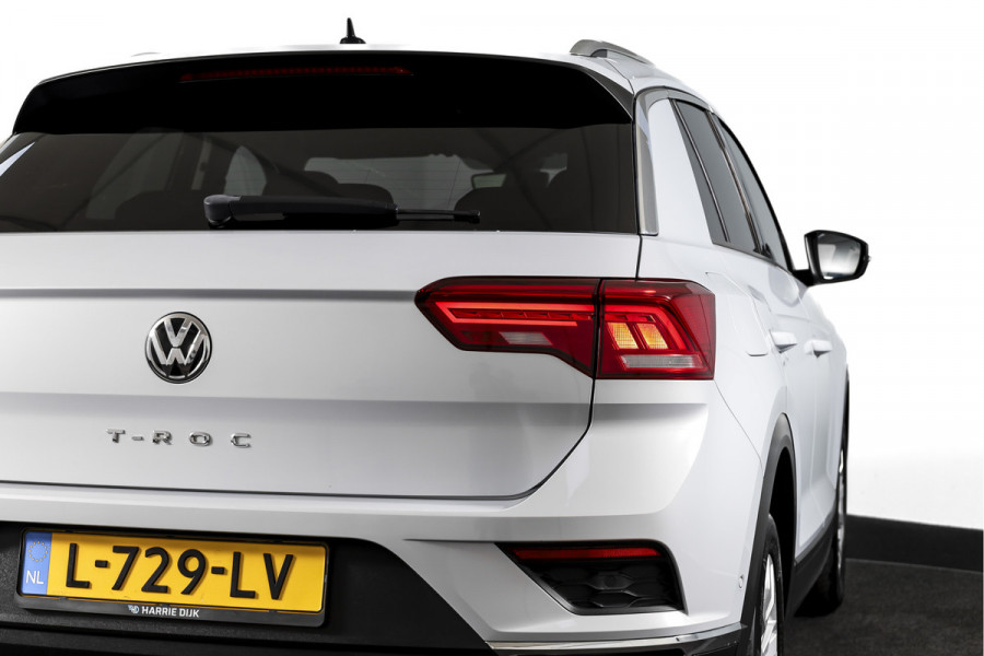 Volkswagen T-Roc 1.5 TSI 150 PK Style - Automaat | Adapt. Cruise | PDC | Camera | NAV+App. Connect | ECC | Afn. Trekhaak | LM 17" |