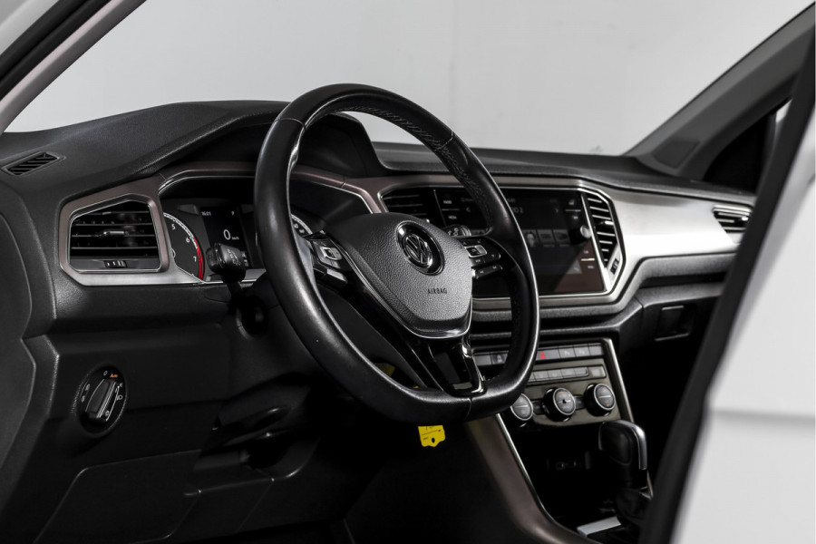 Volkswagen T-Roc 1.5 TSI 150 PK Style - Automaat | Adapt. Cruise | PDC | Camera | NAV+App. Connect | ECC | Afn. Trekhaak | LM 17" |