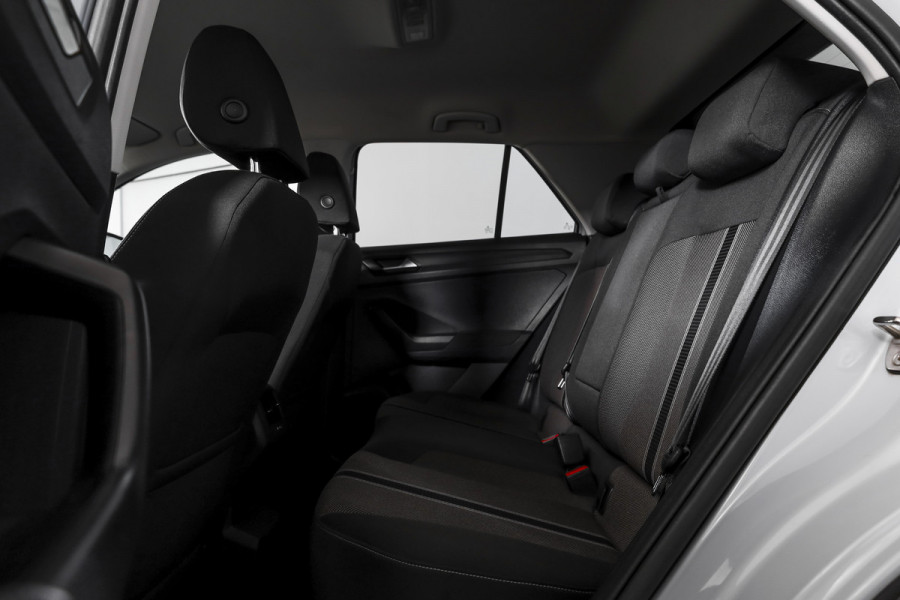 Volkswagen T-Roc 1.5 TSI 150 PK Style - Automaat | Adapt. Cruise | PDC | Camera | NAV+App. Connect | ECC | Afn. Trekhaak | LM 17" |
