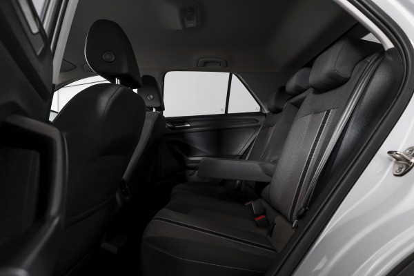 Volkswagen T-Roc 1.5 TSI 150 PK Style - Automaat | Adapt. Cruise | PDC | Camera | NAV+App. Connect | ECC | Afn. Trekhaak | LM 17" |