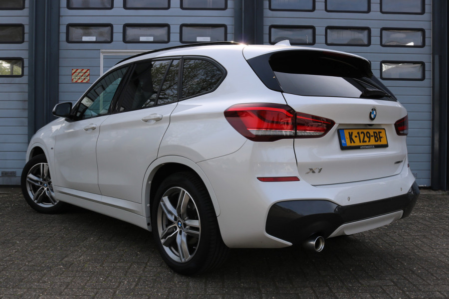 BMW X1 sDrive18i High Exe M-pakket Autom Xenon Navi Panodak T-haak Bj:2020
