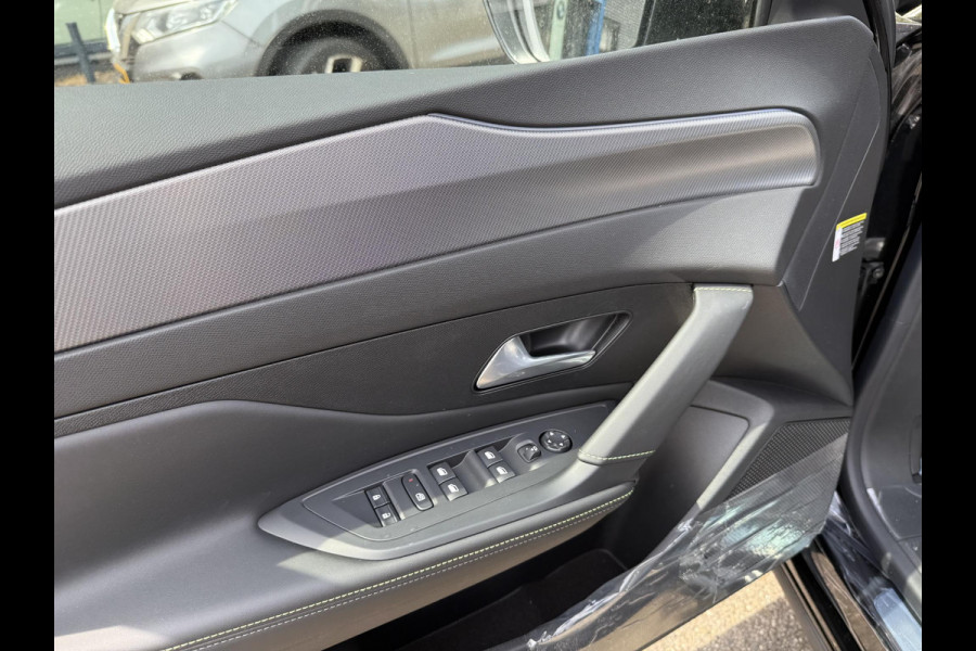 Peugeot e-408 GT 58 kWh NIEUWE AUTO 13KM!| FULL OPTION| PANO| FOCAL AUDIO| 360 CAMERA| ELEKTRISCHE ACHTERKLEP| ELEK. STOELEN| STOEL + STUURVERWARMING MET MASSAGE|