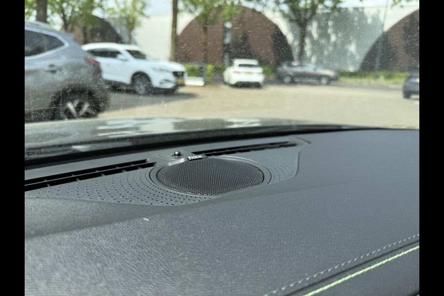 Peugeot e-408 GT 58 kWh NIEUWE AUTO 13KM!| FULL OPTION| PANO| FOCAL AUDIO| 360 CAMERA| ELEKTRISCHE ACHTERKLEP| ELEK. STOELEN| STOEL + STUURVERWARMING MET MASSAGE|