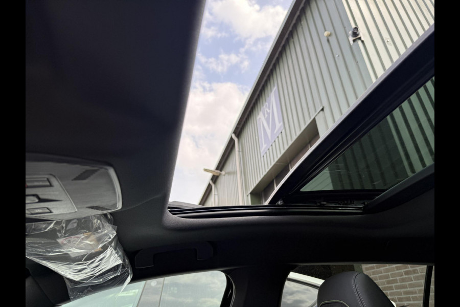 Peugeot e-408 GT 58 kWh NIEUWE AUTO 13KM!| FULL OPTION| PANO| FOCAL AUDIO| 360 CAMERA| ELEKTRISCHE ACHTERKLEP| ELEK. STOELEN| STOEL + STUURVERWARMING MET MASSAGE|