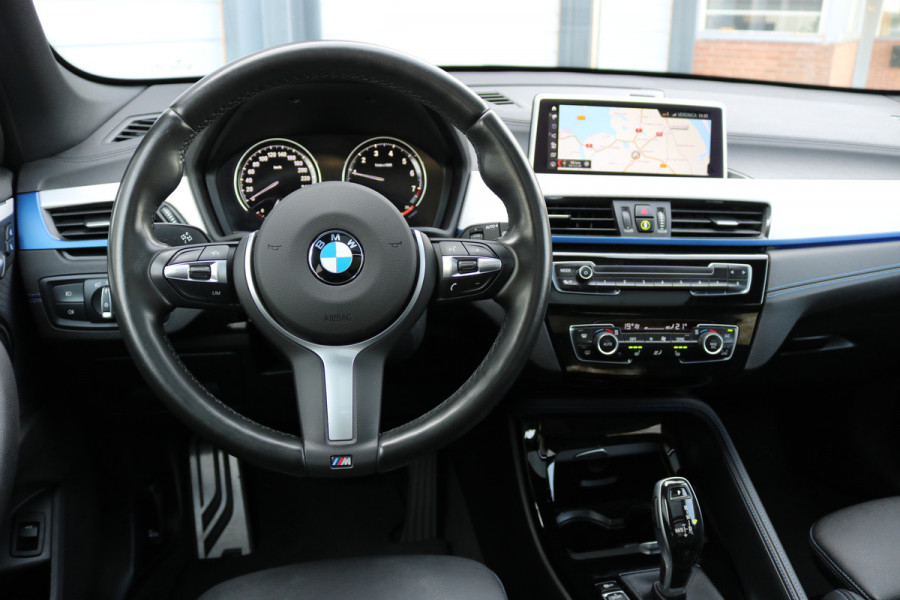 BMW X1 sDrive18i High Exe M-pakket Autom Xenon Navi Panodak T-haak Bj:2020