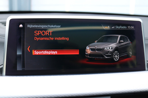 BMW X1 sDrive18i High Exe M-pakket Autom Xenon Navi Panodak T-haak Bj:2020