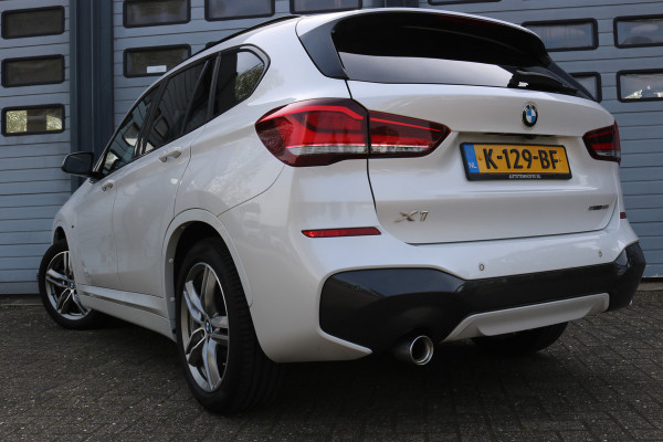 BMW X1 sDrive18i High Exe M-pakket Autom Xenon Navi Panodak T-haak Bj:2020