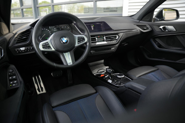 BMW 1-serie 118i High Executive M Pakket Panoramadak Cruise Stoelverw. LED 19''LM