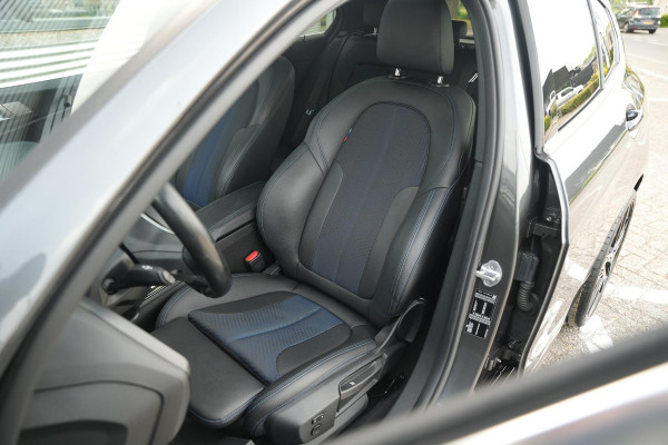 BMW 1-serie 118i High Executive M Pakket Panoramadak Cruise Stoelverw. LED 19''LM