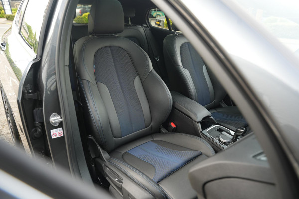 BMW 1-serie 118i High Executive M Pakket Panoramadak Cruise Stoelverw. LED 19''LM