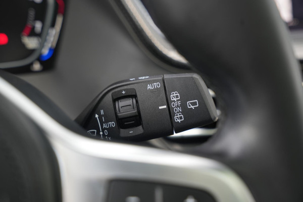 BMW 1-serie 118i High Executive M Pakket Panoramadak Cruise Stoelverw. LED 19''LM
