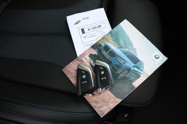 BMW X1 sDrive18i High Exe M-pakket Autom Xenon Navi Panodak T-haak Bj:2020