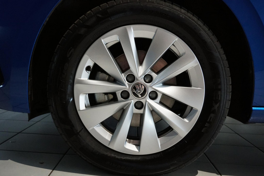 Škoda SCALA 1.0 TSI Business Edition + TREKHAAK / STOELVERWARMING / CAMERA