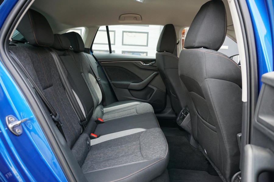 Škoda SCALA 1.0 TSI Business Edition + TREKHAAK / STOELVERWARMING / CAMERA