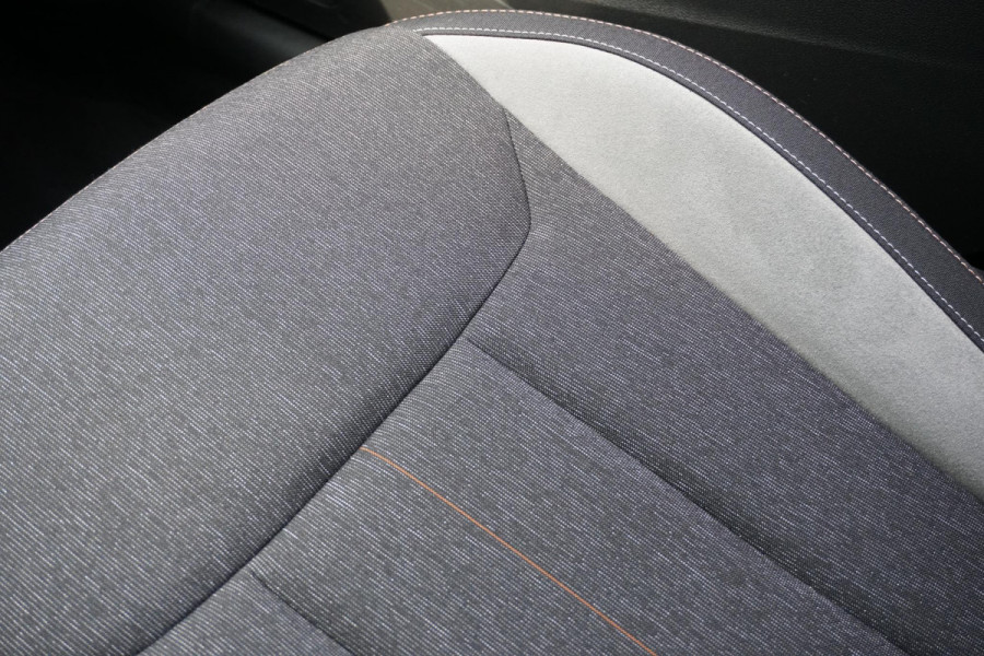 Škoda SCALA 1.0 TSI Business Edition + TREKHAAK / STOELVERWARMING / CAMERA