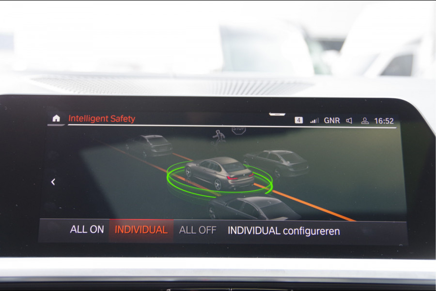 BMW 3-serie 330e M-SPORT SCHUIFDAK, INDIVIDUAL LEDER, LASER, HUD, HARMAN/KARDON, ADAPT. CRUISE, SPORTSTOELEN, DRAVIT GRAU