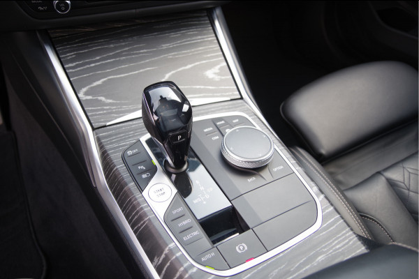 BMW 3-serie 330e M-SPORT SCHUIFDAK, INDIVIDUAL LEDER, LASER, HUD, HARMAN/KARDON, ADAPT. CRUISE, SPORTSTOELEN, DRAVIT GRAU