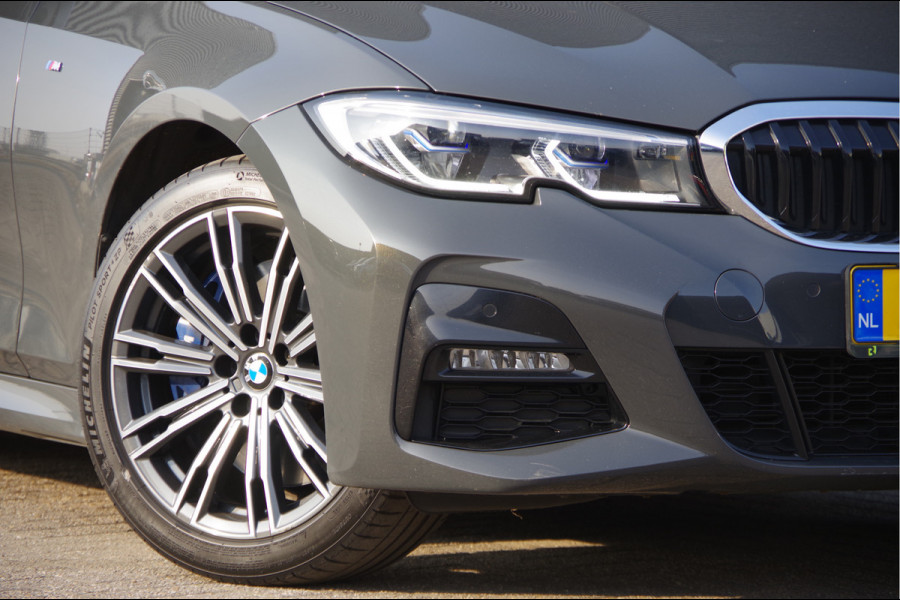 BMW 3-serie 330e M-SPORT SCHUIFDAK, INDIVIDUAL LEDER, LASER, HUD, HARMAN/KARDON, ADAPT. CRUISE, SPORTSTOELEN, DRAVIT GRAU
