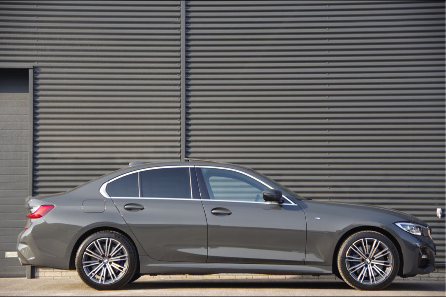 BMW 3-serie 330e M-SPORT SCHUIFDAK, INDIVIDUAL LEDER, LASER, HUD, HARMAN/KARDON, ADAPT. CRUISE, SPORTSTOELEN, DRAVIT GRAU