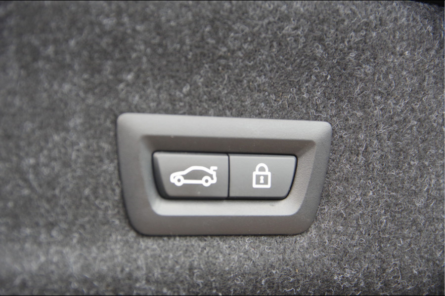 BMW 3-serie 330e M-SPORT SCHUIFDAK, INDIVIDUAL LEDER, LASER, HUD, HARMAN/KARDON, ADAPT. CRUISE, SPORTSTOELEN, DRAVIT GRAU